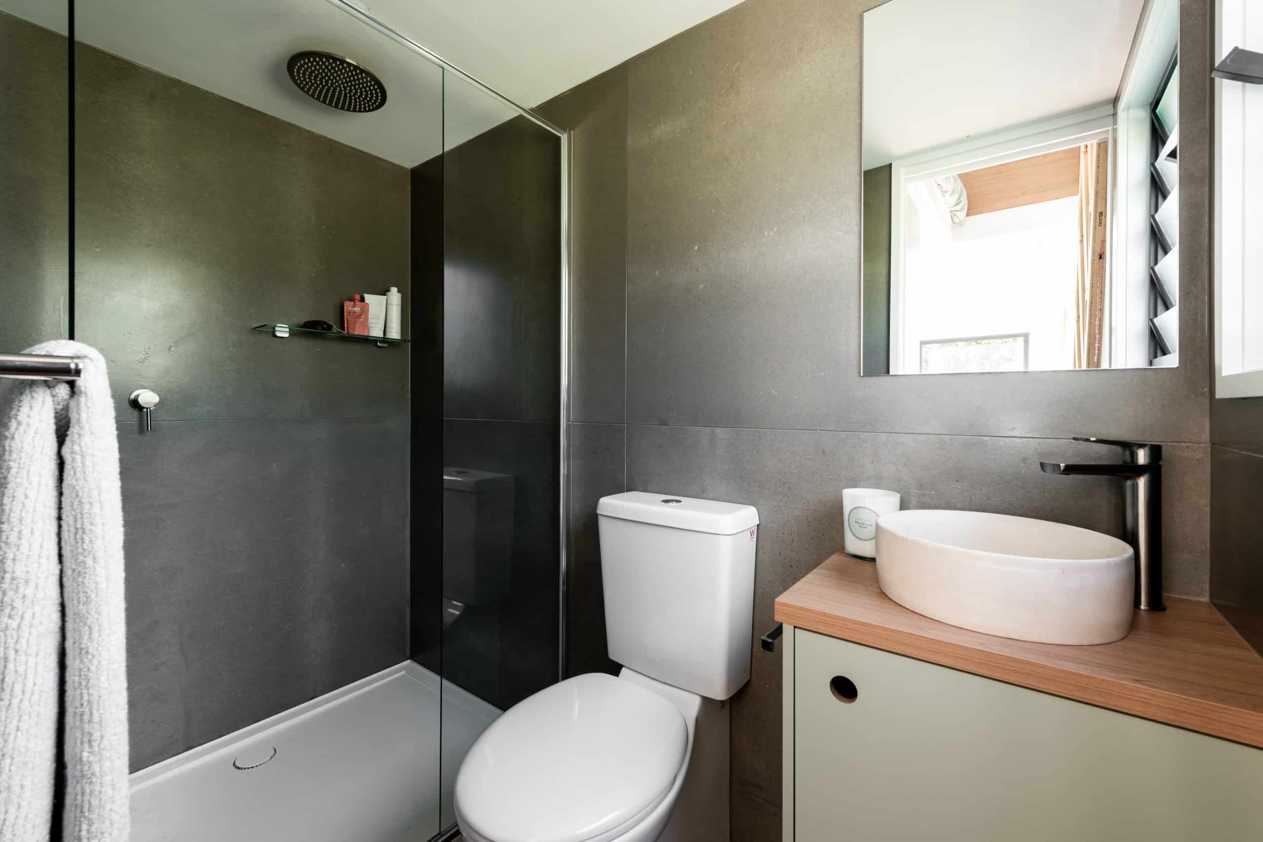 Jordy Bathroom